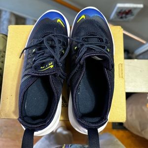 Boys Nike Air Max Axis